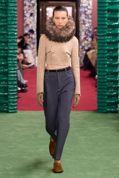 Look 11